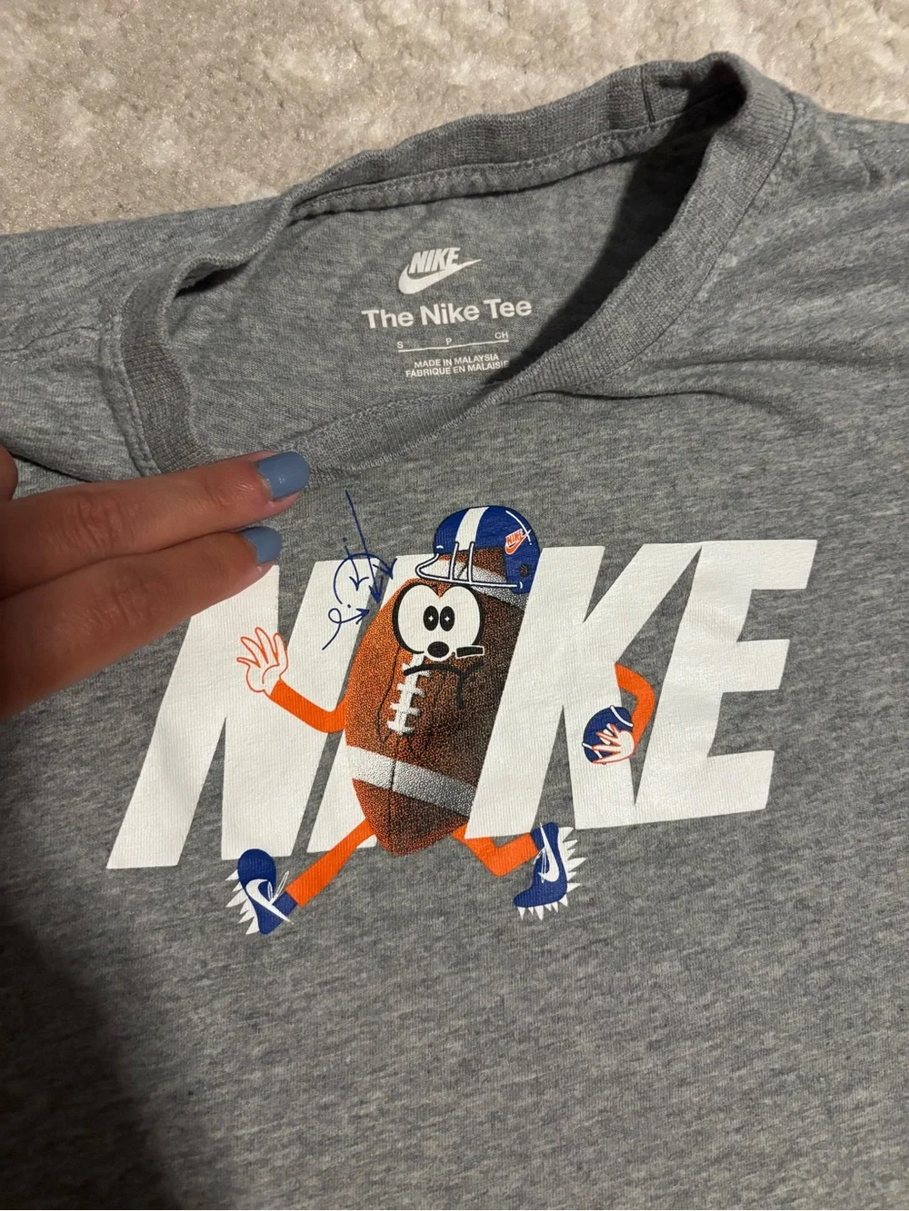 Nike Kids T-Shirt Grey with Sporty Football Character - Size Small